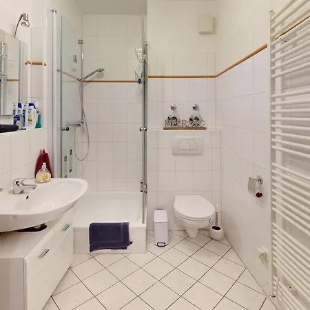 Ostseeblick-neu 2024-kueche-parkplatz-kamin-balkon アパート *