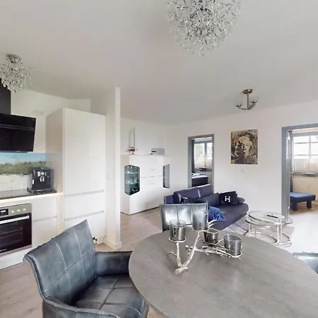 Ostseeblick-neu 2024-kueche-parkplatz-kamin-balkon *