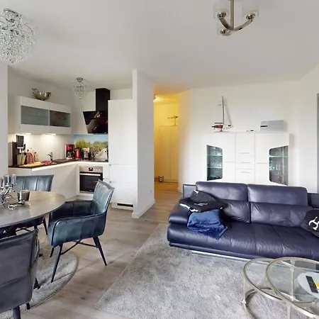 Ostseeblick-neu 2024-kueche-parkplatz-kamin-balkon アパート