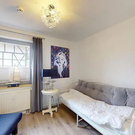 アパート Ostseeblick-neu 2024-kueche-parkplatz-kamin-balkon