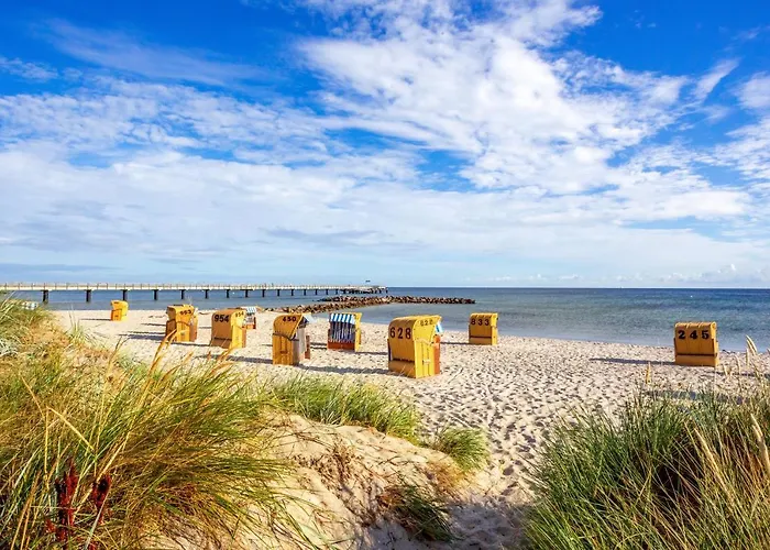 Ostseeblick-neu 2024-kueche-parkplatz-kamin-balkon